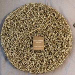 8 Gold Placemats